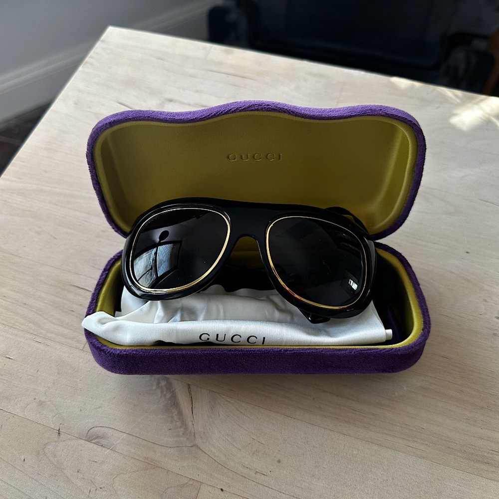 Gucci Sunglasses Ski-style (NWOT, never worn)